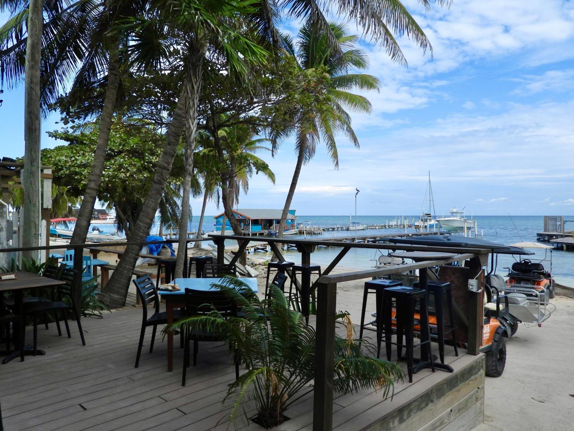 Sandbar Beachfront Hostel & Restaurant ซานเปโดร ภายนอก รูปภาพ