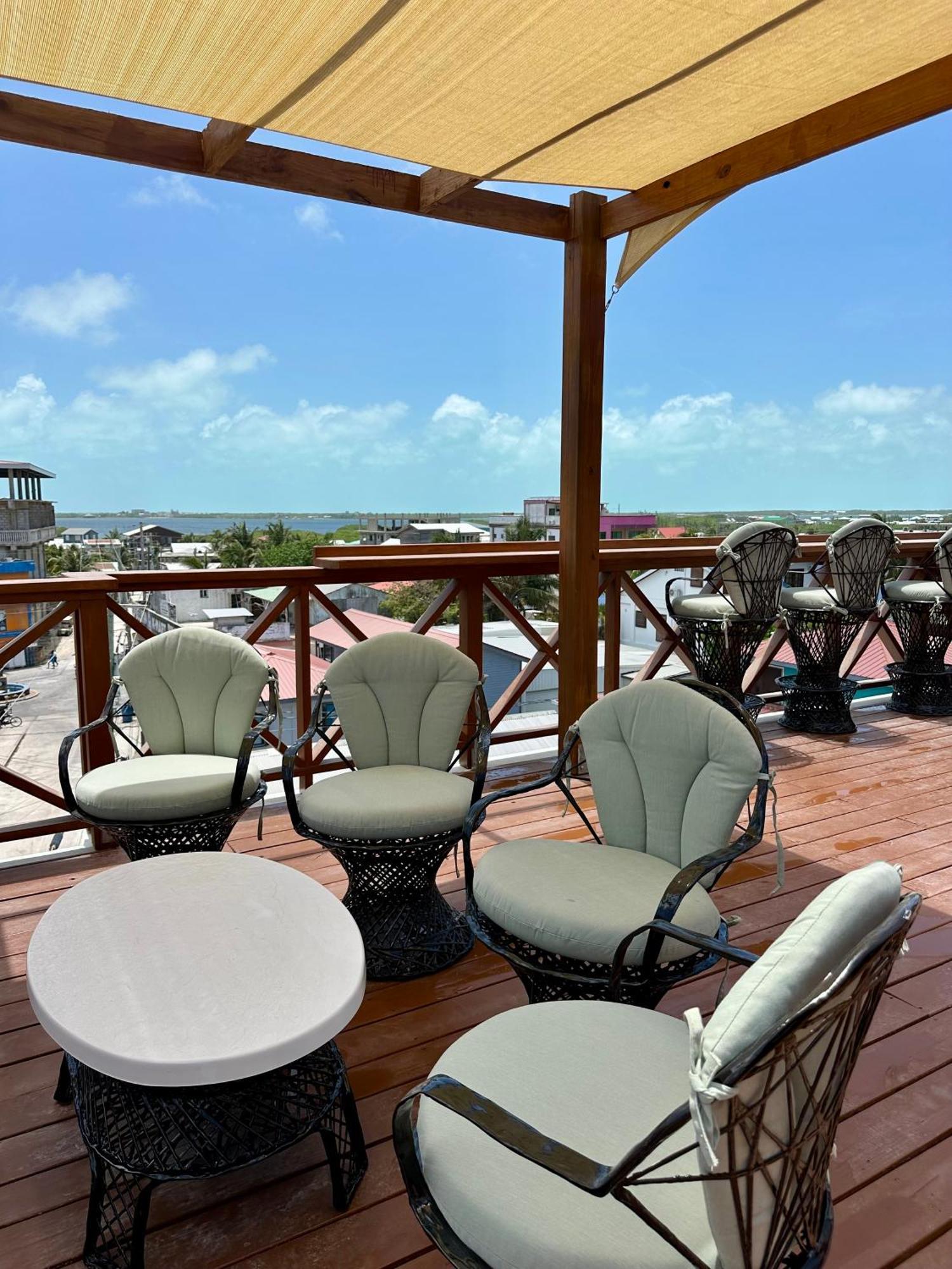 Sandbar Beachfront Hostel & Restaurant ซานเปโดร ภายนอก รูปภาพ