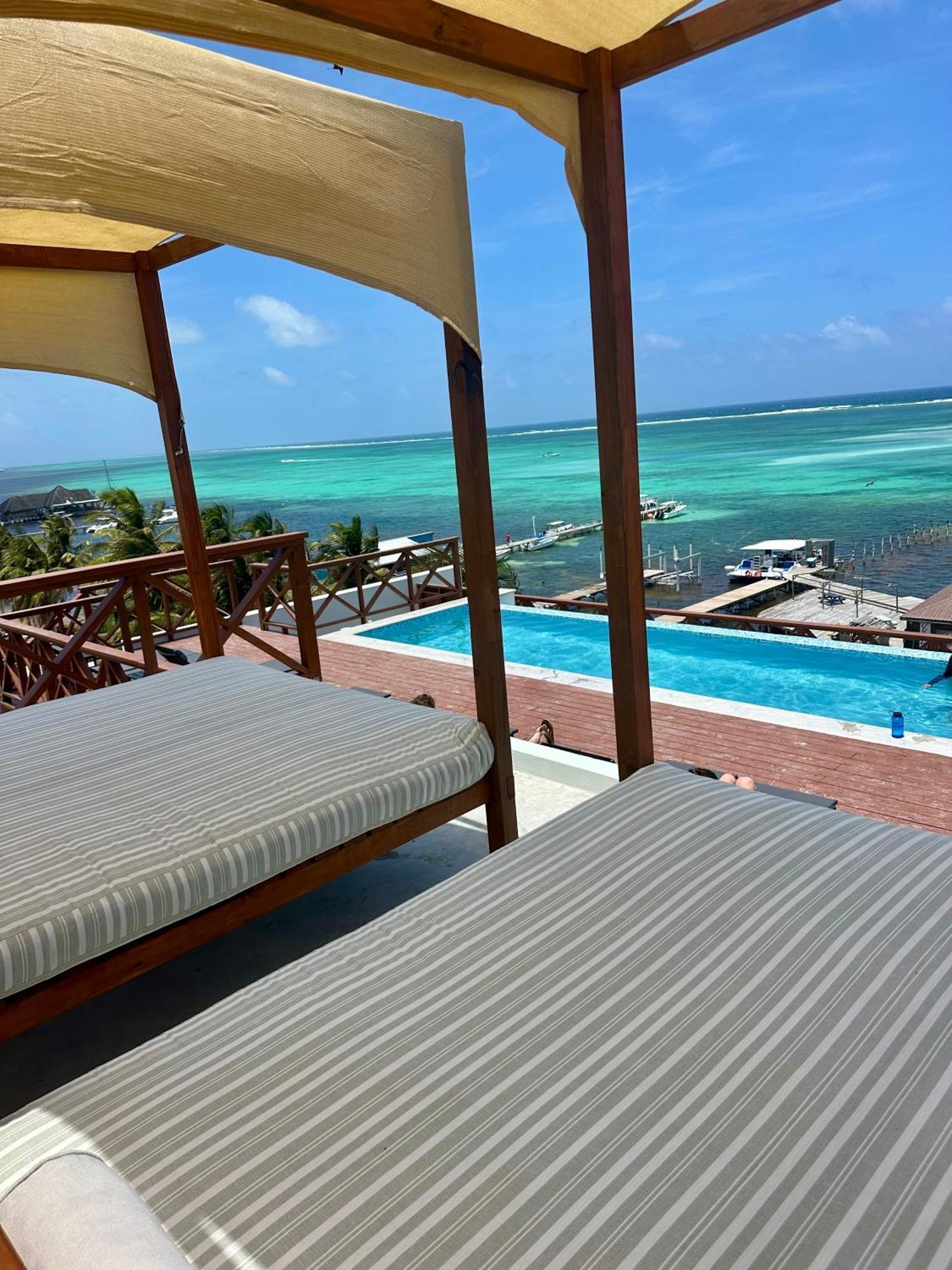 Sandbar Beachfront Hostel & Restaurant ซานเปโดร ภายนอก รูปภาพ