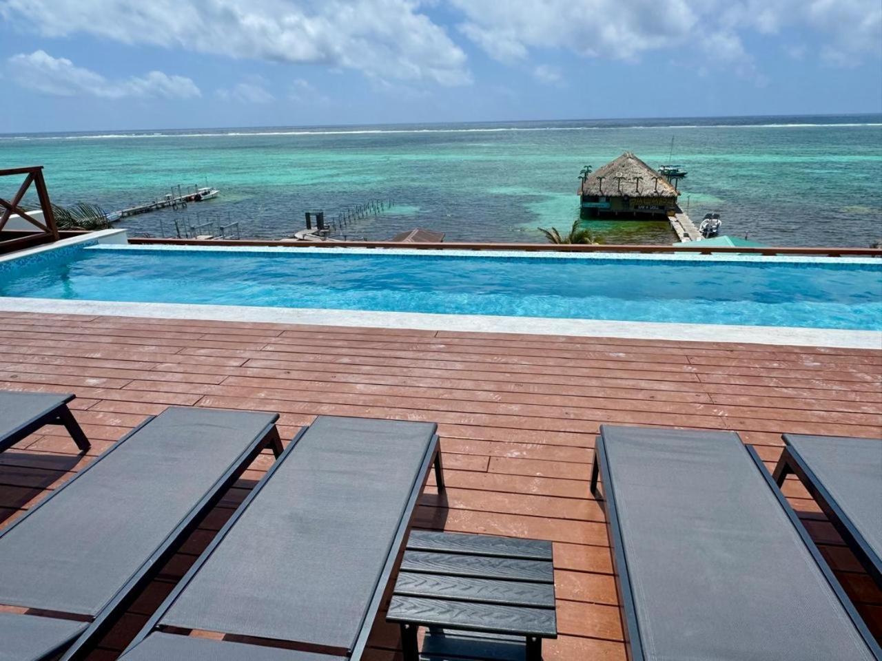 Sandbar Beachfront Hostel & Restaurant ซานเปโดร ภายนอก รูปภาพ