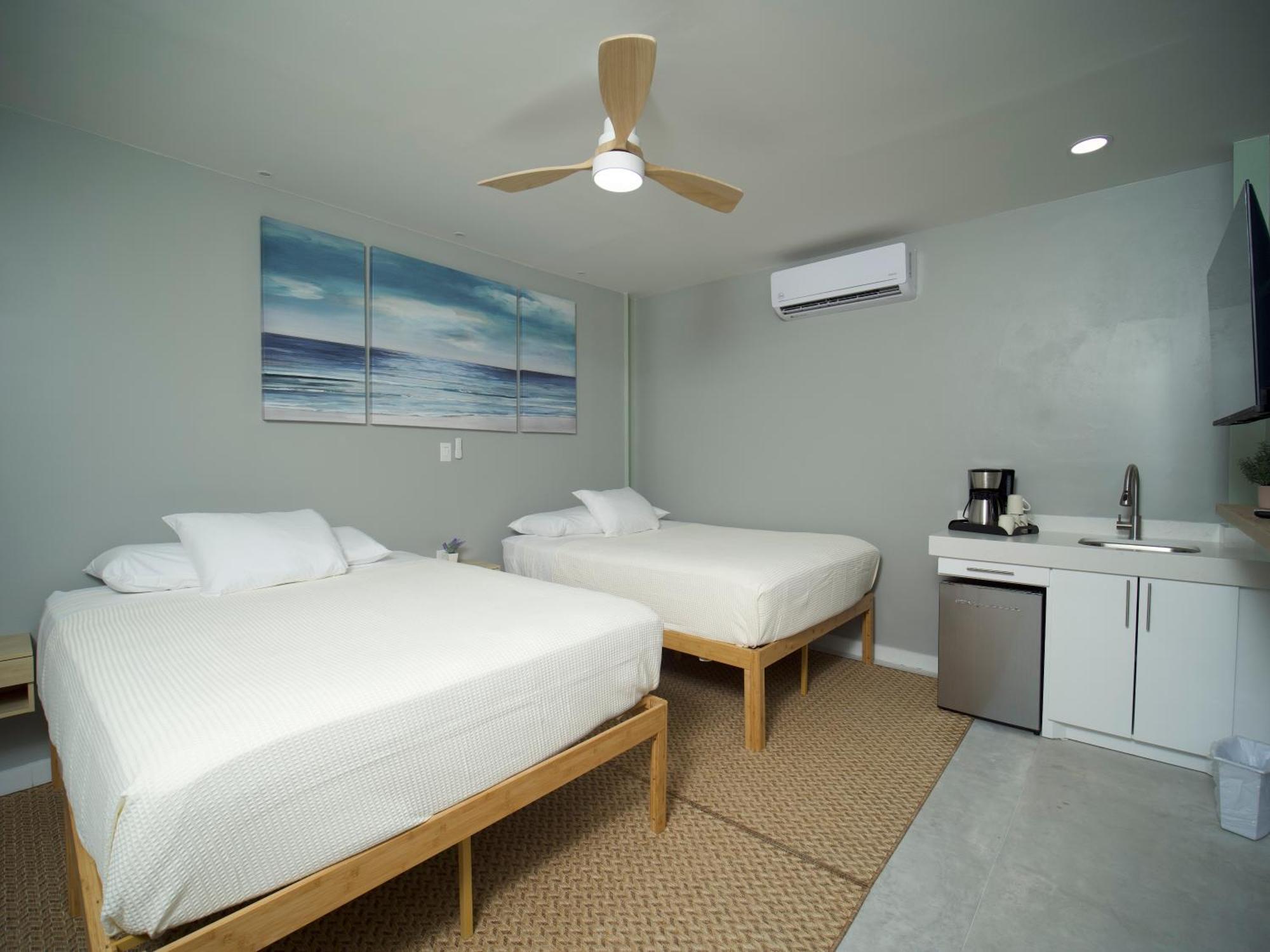 Sandbar Beachfront Hostel & Restaurant ซานเปโดร ภายนอก รูปภาพ