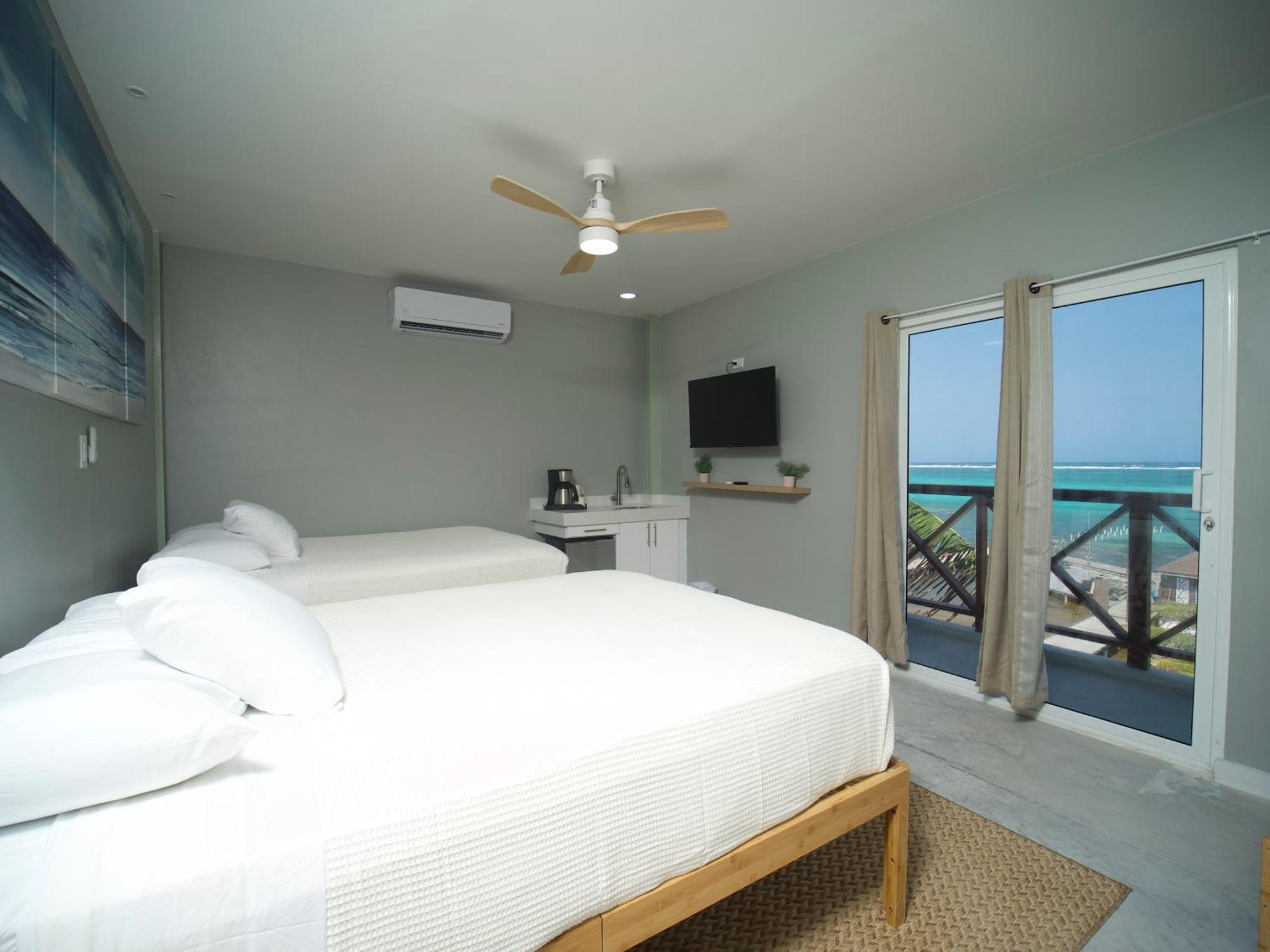 Sandbar Beachfront Hostel & Restaurant ซานเปโดร ภายนอก รูปภาพ